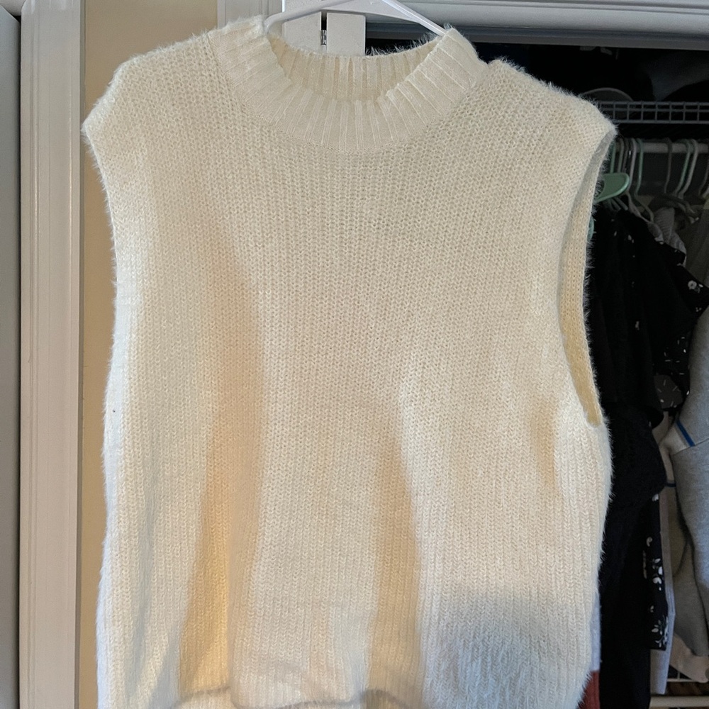 Old Navy Cream Sleeveless Sweater